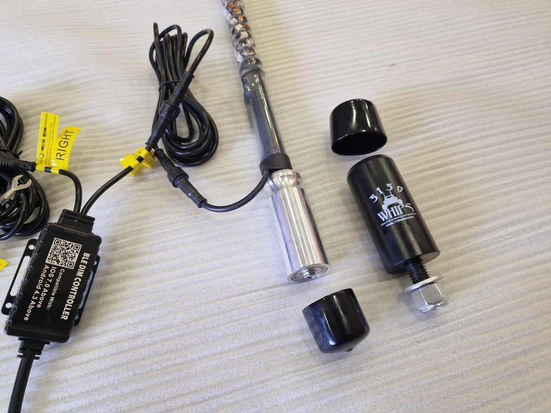 LED флагштоки 5150Whips 187 3ft (94см), комплект 2шт., можливість підключення стопів та поворотників, керування через додаток 5150WHIPS-187-3FT фото