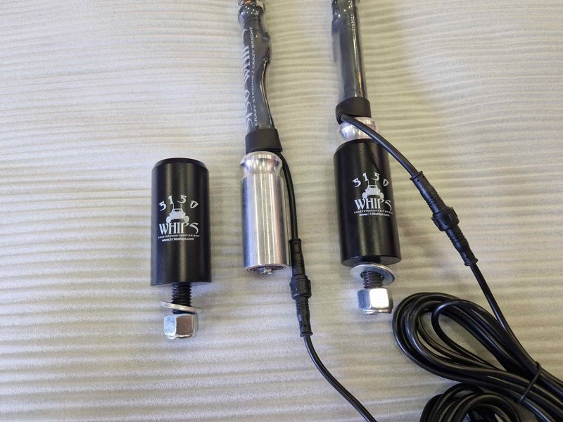 LED флагштоки 5150Whips 187 3ft (94см), комплект 2шт., можливість підключення стопів та поворотників, керування через додаток 5150WHIPS-187-3FT фото